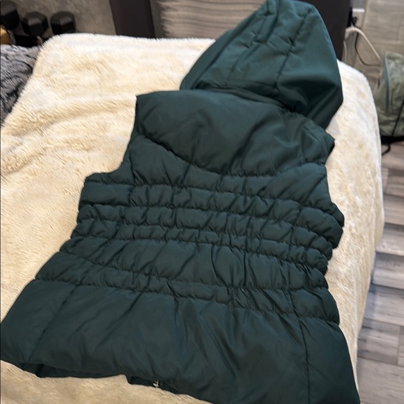 NWOT, michael kors Women's Green Puffer Vest - Picture 5 of 9